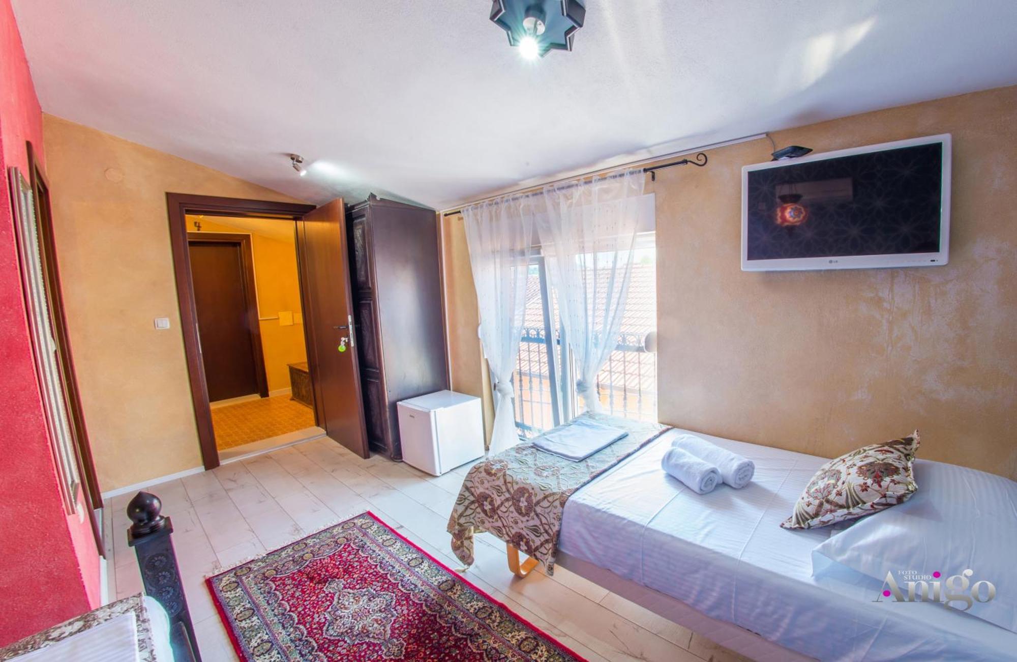 Apartments And Rooms Villa Sulejman Mostar Exteriör bild